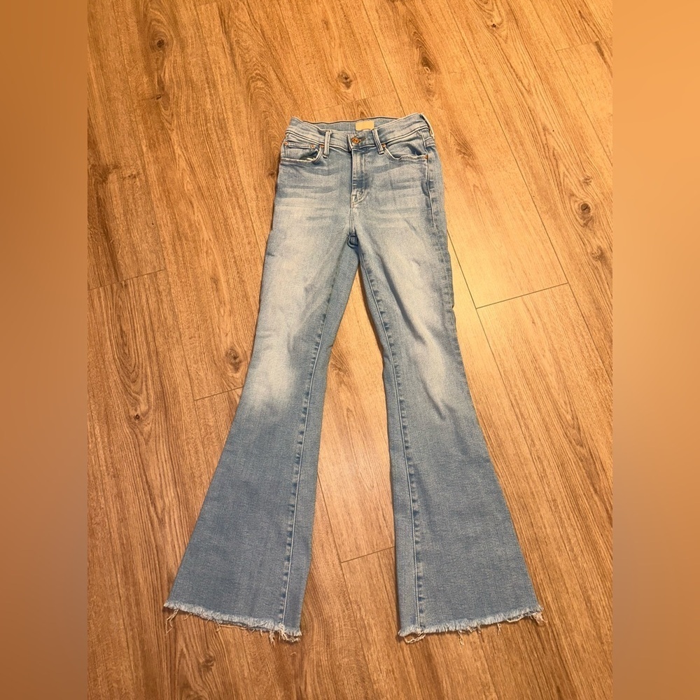 Mother The Weekender Fray Flare Leg Blue JeansCalifornia Cruiser Size 24 - Picture 2 of 9